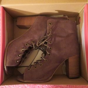 Charlotte russe short heels size 7